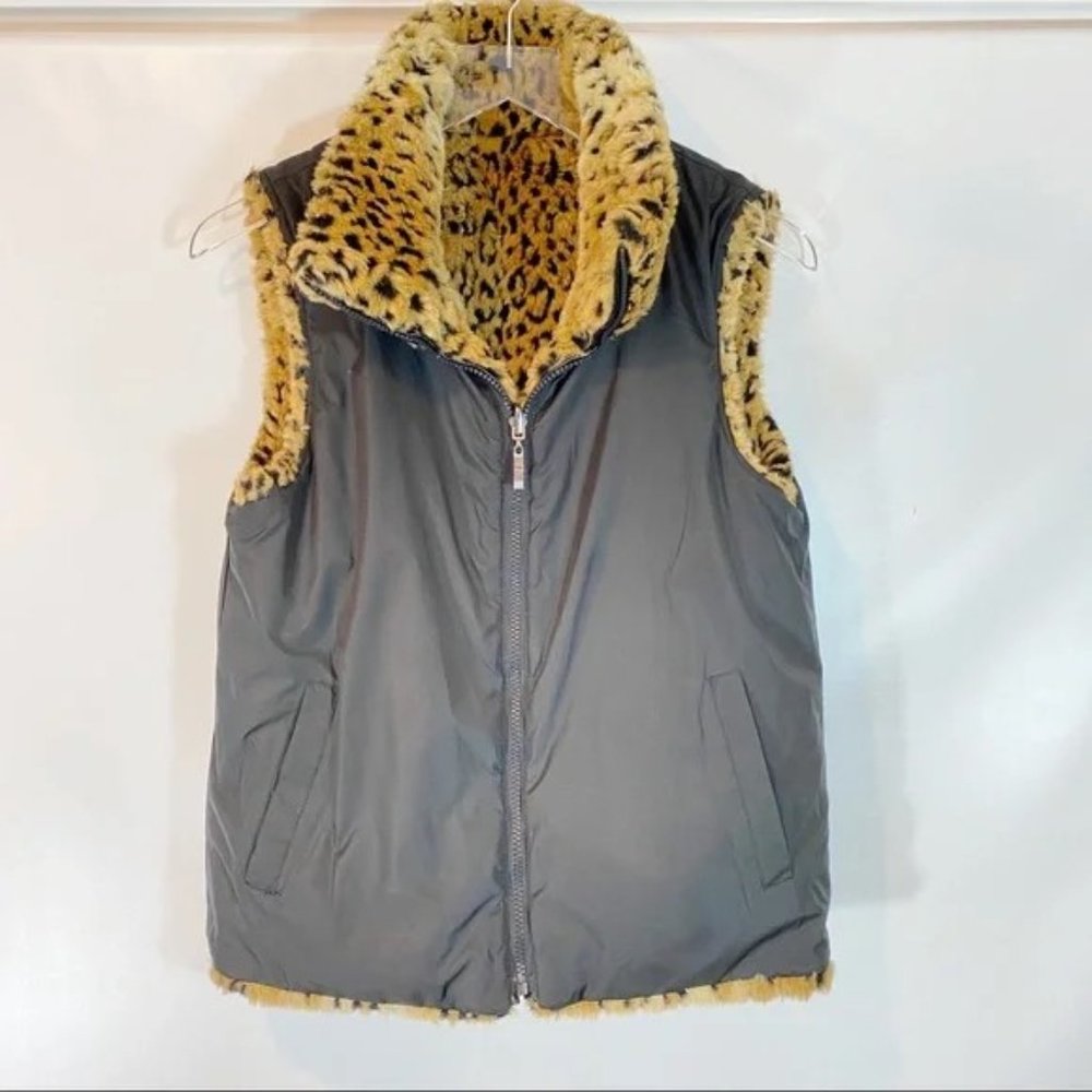 GALLERY FAUX FUR REVERSIBLE LEOPARD VEST WITH MATCHING MITTS - Picture 3 of 11